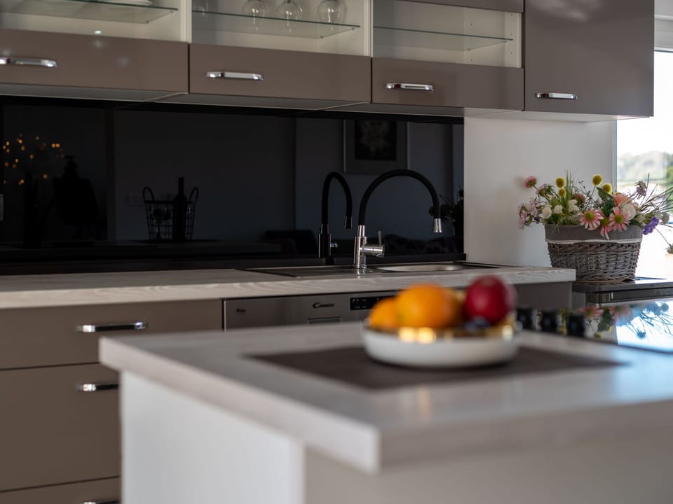 Moderne Ferienwohnung mit Gartennutzung, einem g Apartment in Okrug Gornji