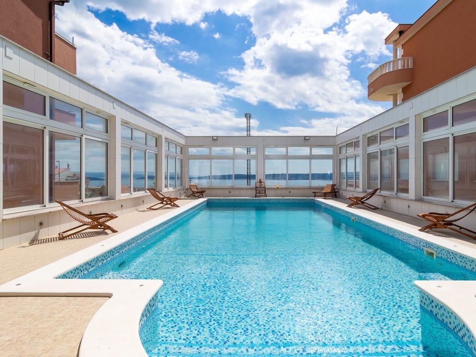 Pool Indoor