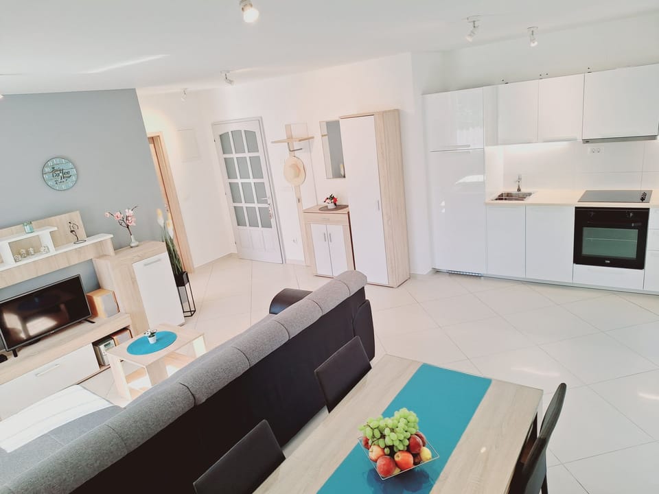 Ferienapartment Enelani für vier Personen Apartment in Šibenik-Knin County, Croatia