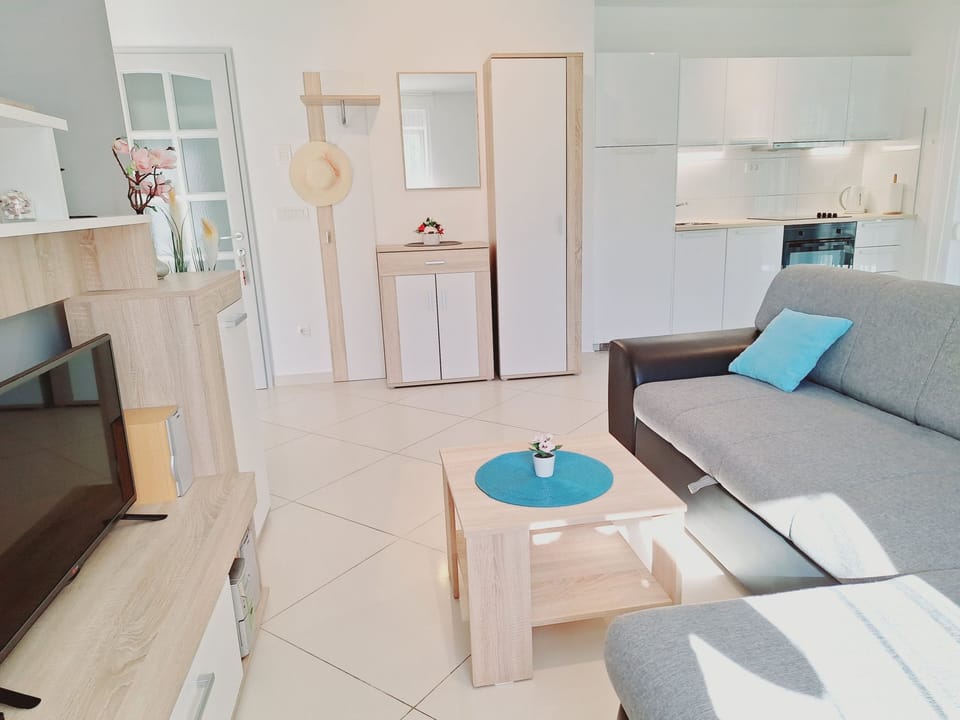 Ferienapartment Enelani für vier Personen Apartment in Šibenik-Knin County, Croatia