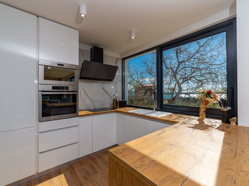 Haus für 9 Personen und 1 Kind in Kastel Luksic Vacation rental in Split-Dalmatia County