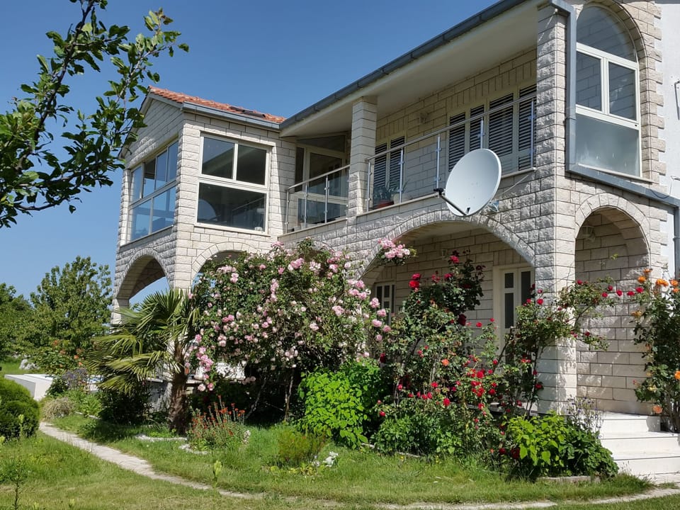 Villa Almas mit Schwimmbad, Fitnessraum, Tennisplatz Vacation rental in Šibenik-Knin County, Croatia