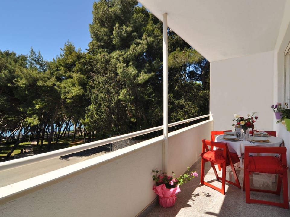 Direkt am Meer, nur einen Steinwurf von den Stränden mit Meerblick entfernt Apartment in Split