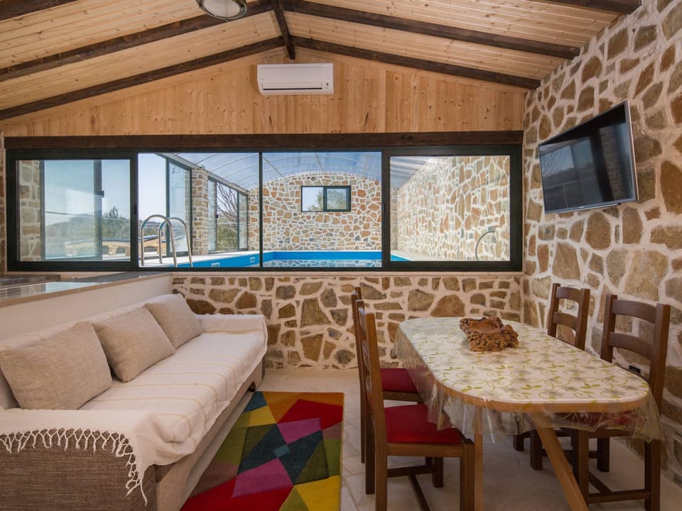 Charmantes Steinhaus mit tollem Panoramablick Vacation rental in Šibenik-Knin County, Croatia