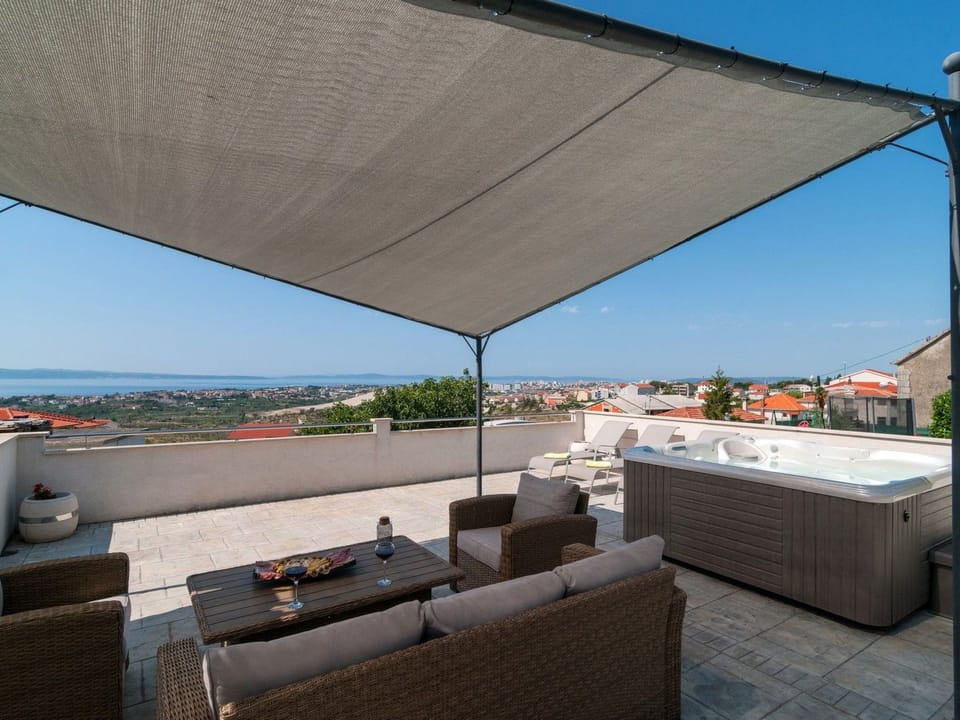 Villa "Roko" mit Whirlpool Vacation rental in Šibenik-Knin County, Croatia