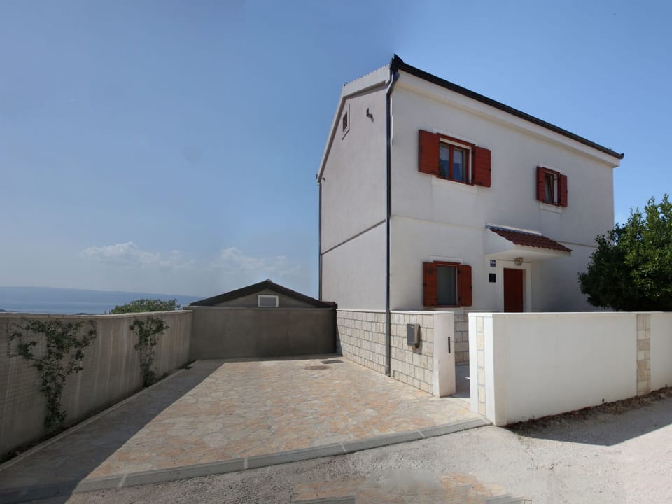 Haus in Mravince mit Whirlpool und Garten Vacation rental in Šibenik-Knin County, Croatia
