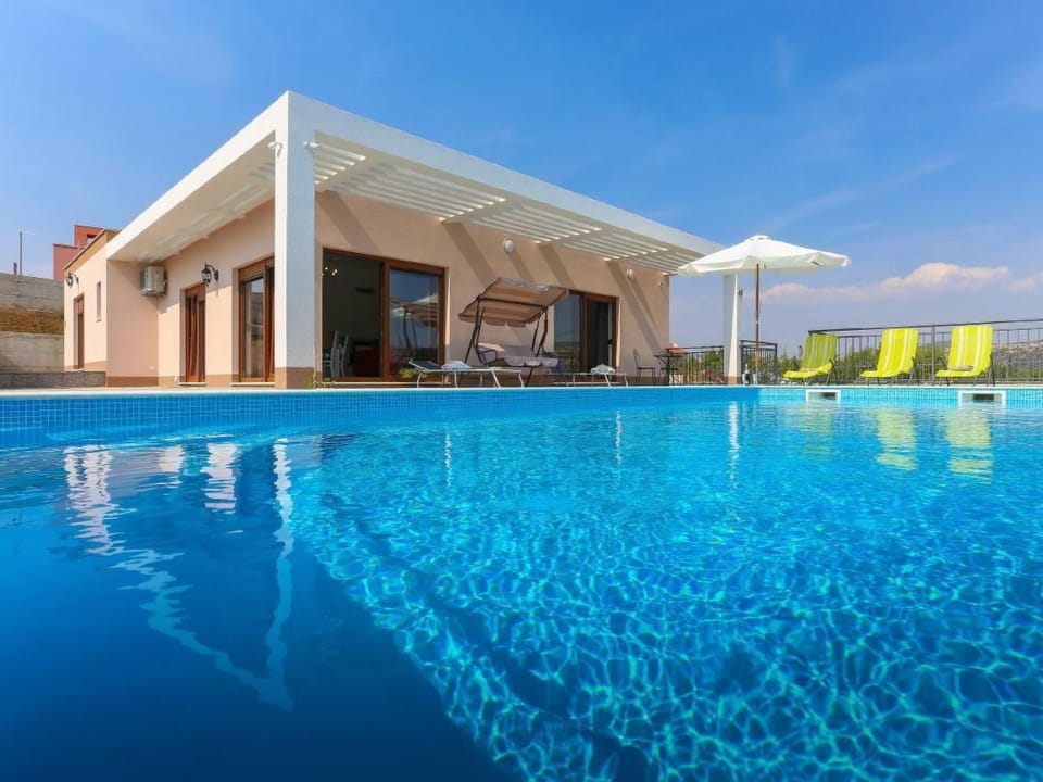 Villa Longfield mit privaten Pool und Sauna Vacation rental in Split-Dalmatia County
