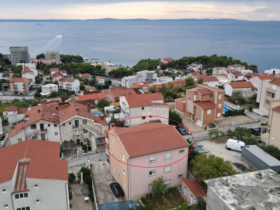 Maja großer Balkon 7 Minuten zu Fuß zum Strand und Hotel Apartment in Podstrana