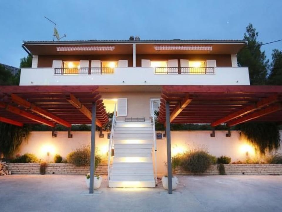 Strandnahe Ferienwohnung mit Terrasse Apartment in Podstrana