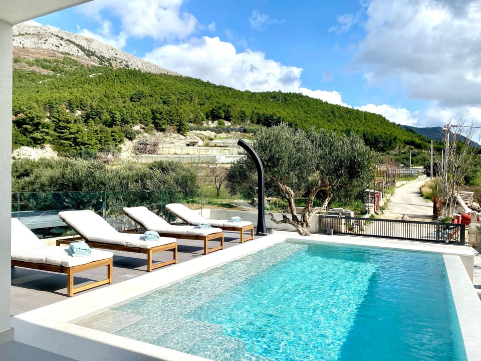 Villa mit beheiztem Infinity-Pool und Massagedüsen Vacation rental in Podstrana