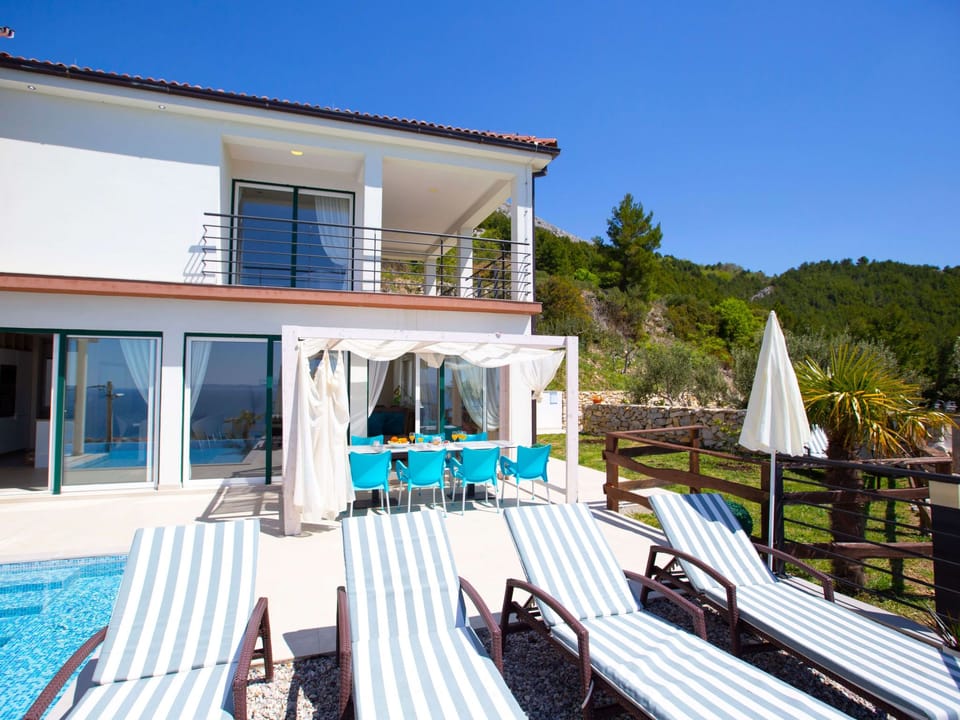 Villa Royal A1 Apartment in Podstrana