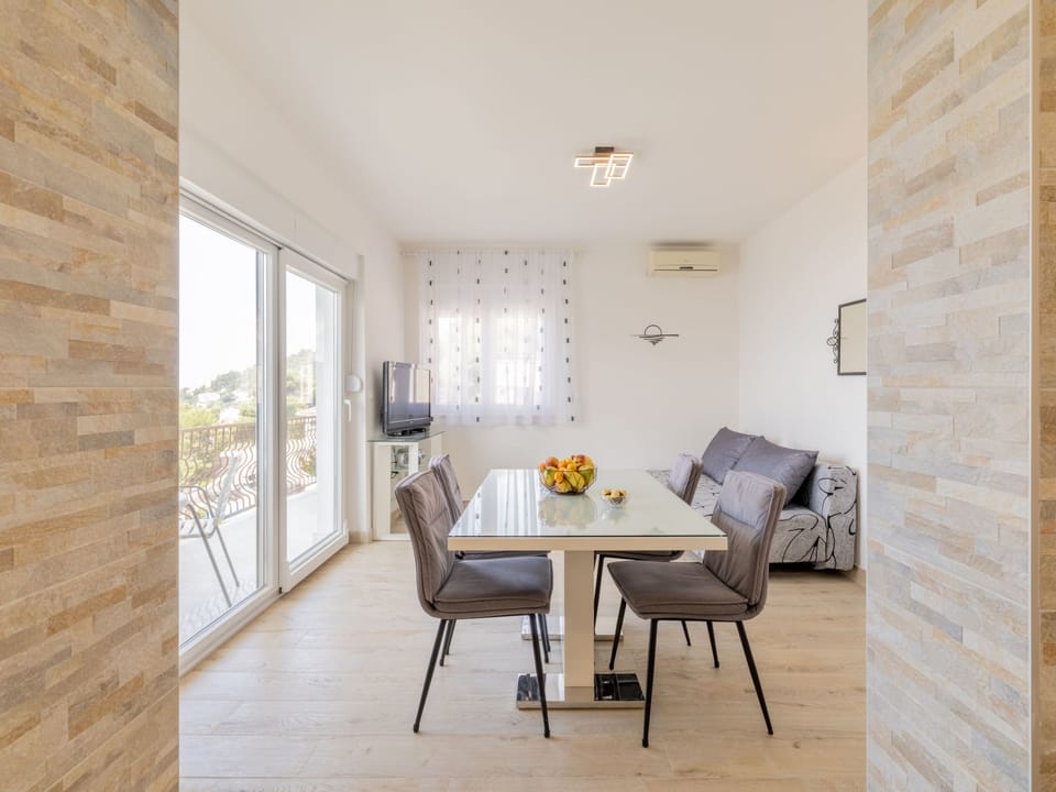 Apartmani STANIĆ - apt. A1 "Sunset" Apartment in Split-Dalmatia County