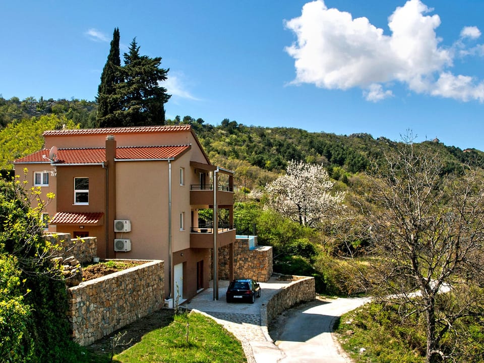 Villa Mosor mit beheiztem Salzwasserpool und Sauna Vacation rental in Split-Dalmatia County