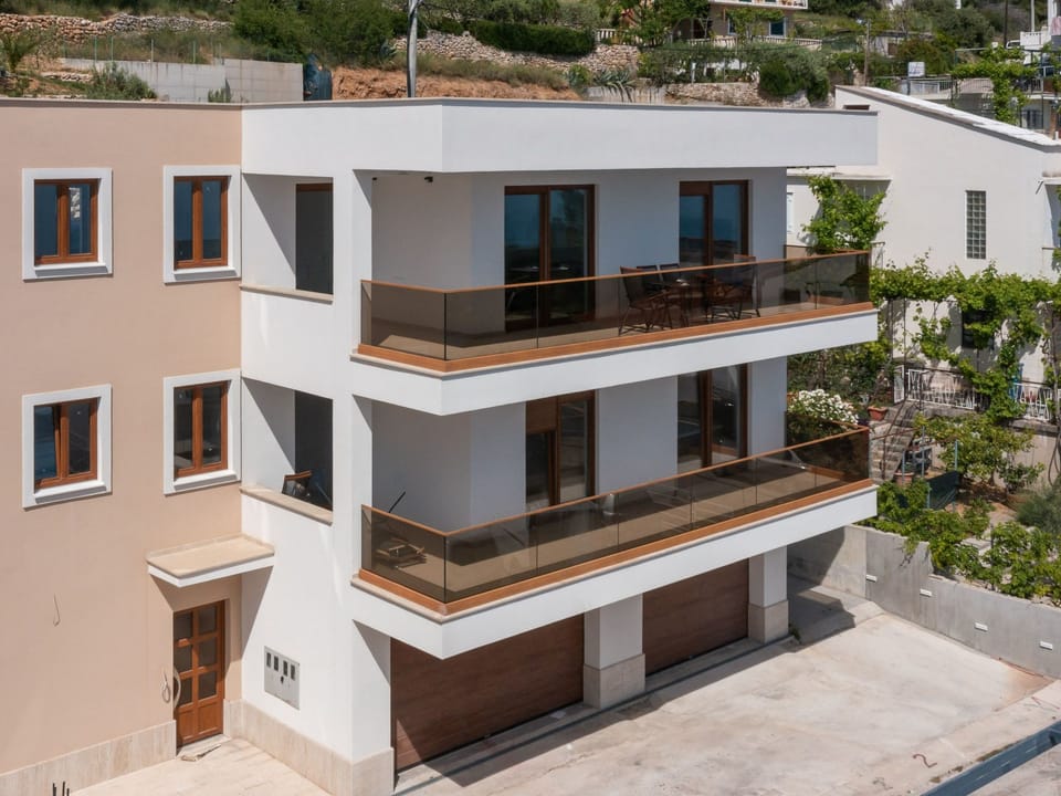 Stylisches Haus für 8 Personen und 4 Kinder Vacation rental in Split-Dalmatia County