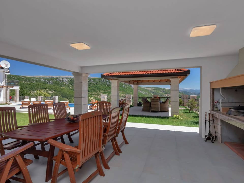 Villa mit Panorama Vacation rental in Split-Dalmatia County