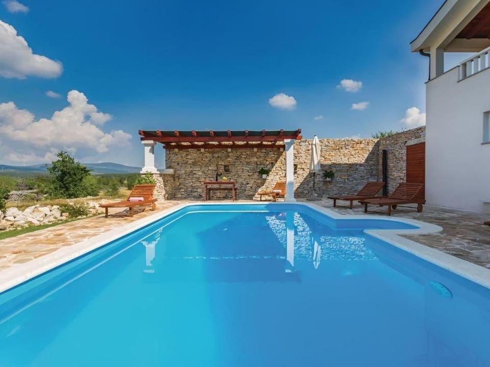 Villa Ivy mit perfekter Privatsphäre, Pool, Sauna Vacation rental in Split-Dalmatia County