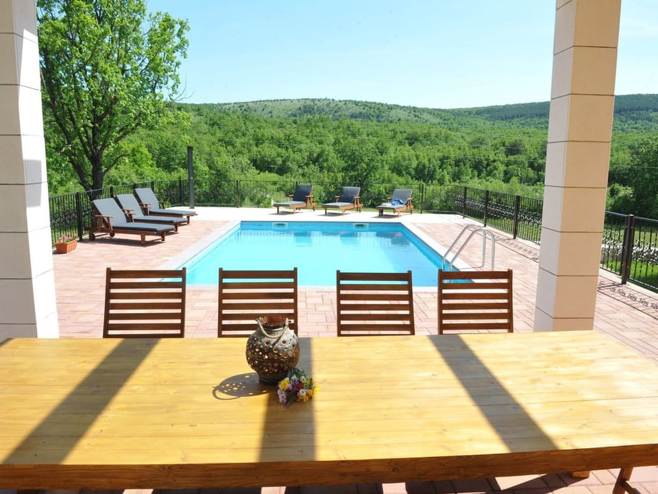 Alleinstehendes Ferienhaus mit Swimmingpool Vacation rental in Split-Dalmatia County