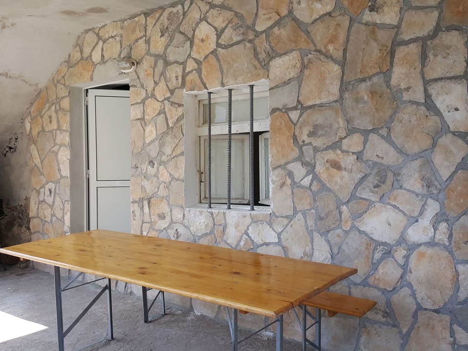 Weißes Haus Robinson mit BBQ und Terrasse Vacation rental in Dubrovnik-Neretva County