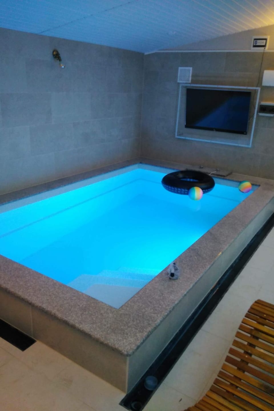 Pool Indoor