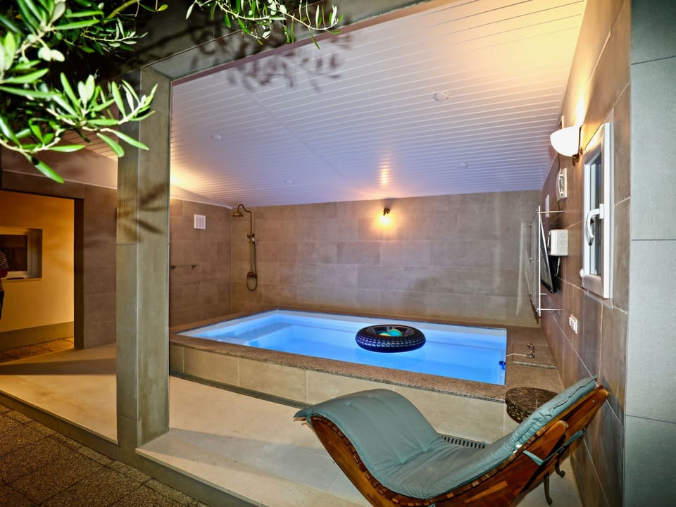 Pool Indoor
