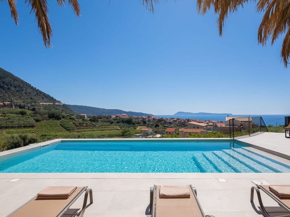 Luxuriöse Villa Envivo Komiža mit Pool und professionellem Fitnessstudio Vacation rental in Komiža