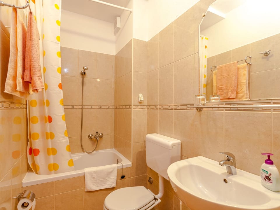 Studio im Erdgeschoss für zwei Personen mit einer Terrasse Apartment in Brela