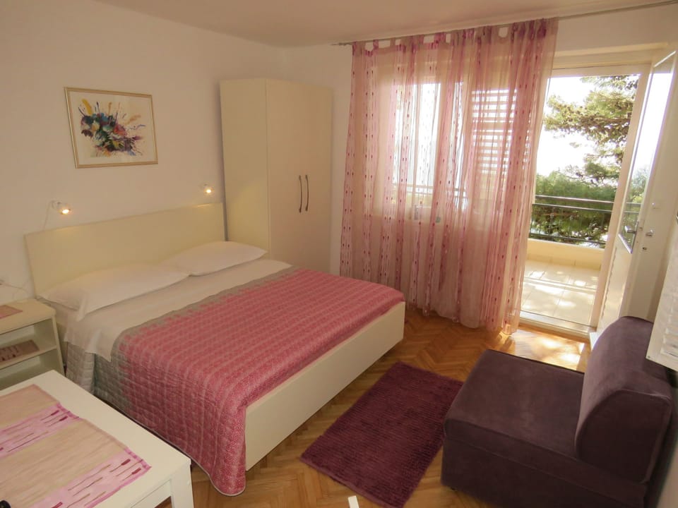 Ferien-Zimmer mit Terrasse Vacation rental in Brela