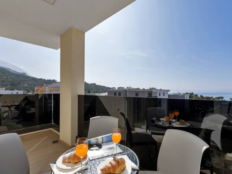 Apartment Hrvoje - nur 50m bis zum Meer Apartment in Split-Dalmatia County