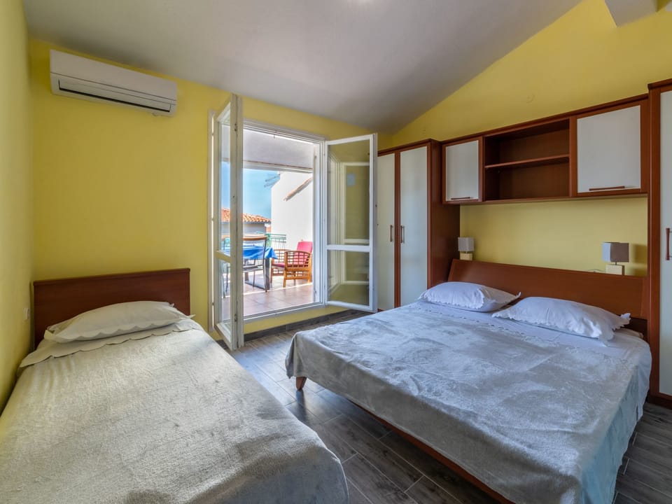 Apartment mit drei Schlafzimmern, Whirlpool und Apartment in Makarska