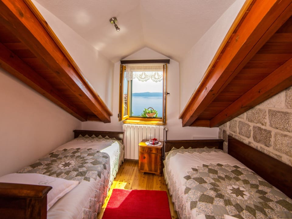 Anwesen mit Blick auf das Wasser Vacation rental in Split-Dalmatia County
