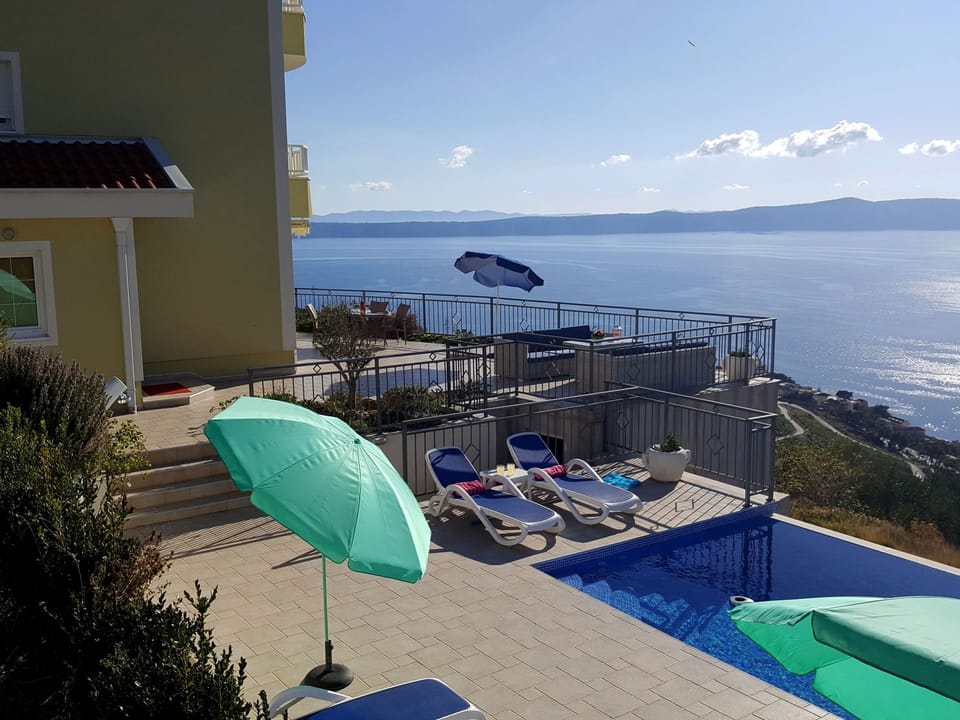 Villa "Lilly" mit Infinity-Pool Vacation rental in Split-Dalmatia County