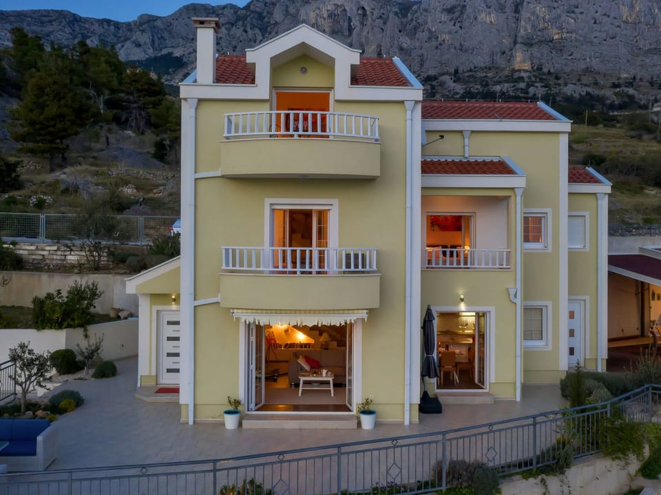 Villa "Lilly" mit Infinity-Pool Vacation rental in Split-Dalmatia County