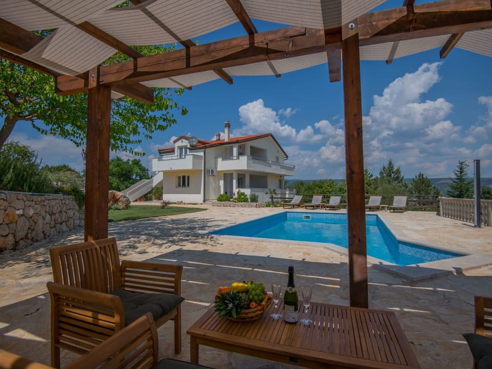 Freistehende Villa Iva Grubine mit Privatpool Vacation rental in Split-Dalmatia County