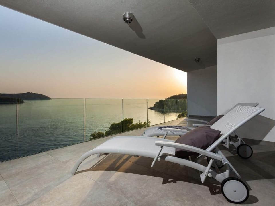Villa Style and Sea Apartment in Dubrovnik-Neretva County