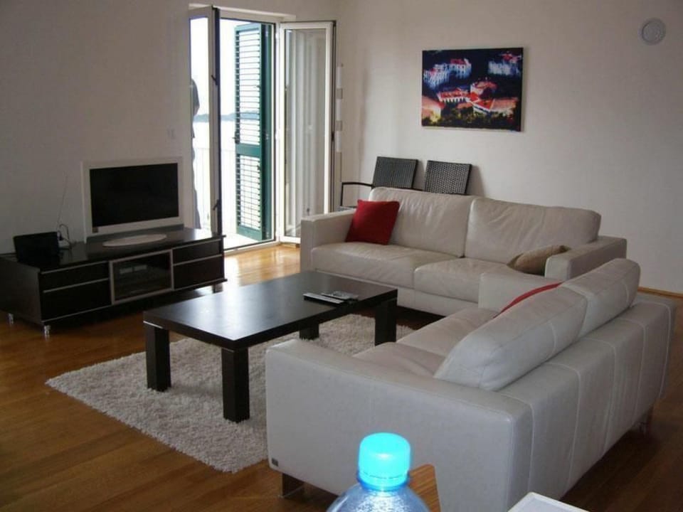 Großes Ferienhaus mit zwei Balkonen Vacation rental in Cavtat