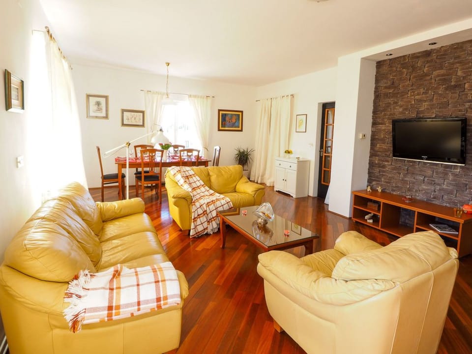 Villa "Antonija" mit Garten, Grill und Terrasse Vacation rental in Dubrovnik-Neretva County