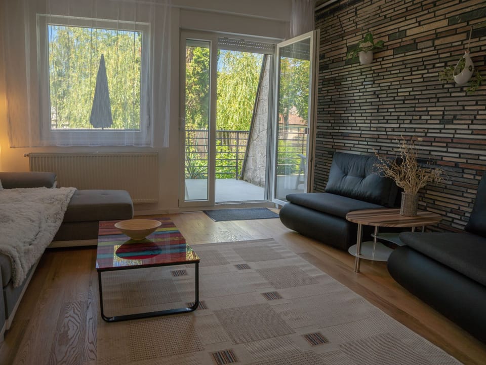 Doppelhaushälfte für sechs Personen mit Garten Vacation rental in Hungary