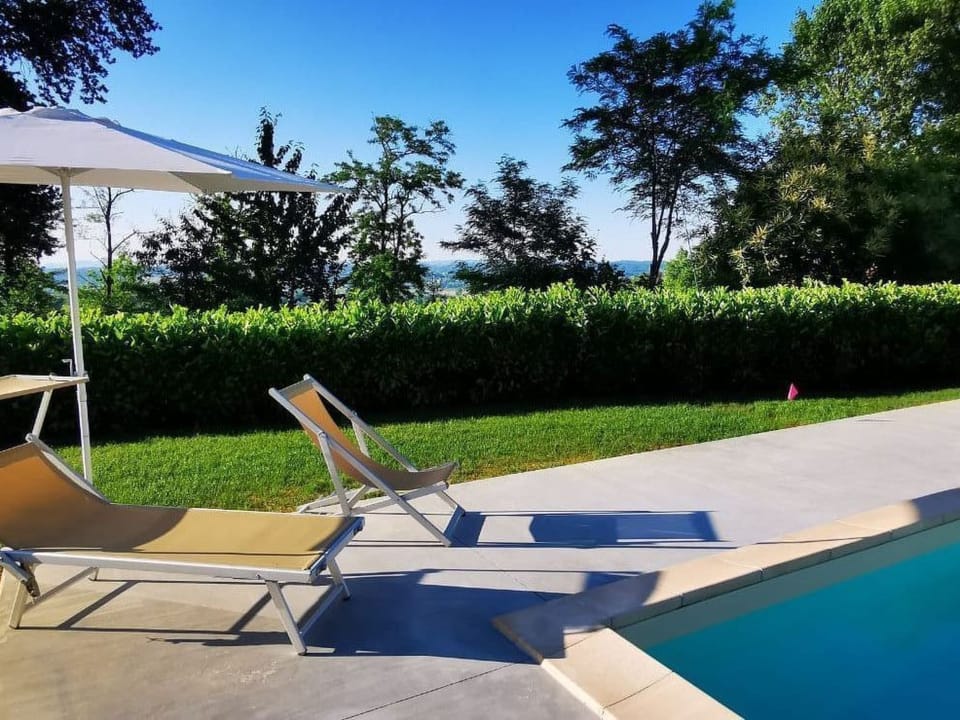 in Azzano D'asti mit Kleiner Terrasse Vacation rental in Piedmont