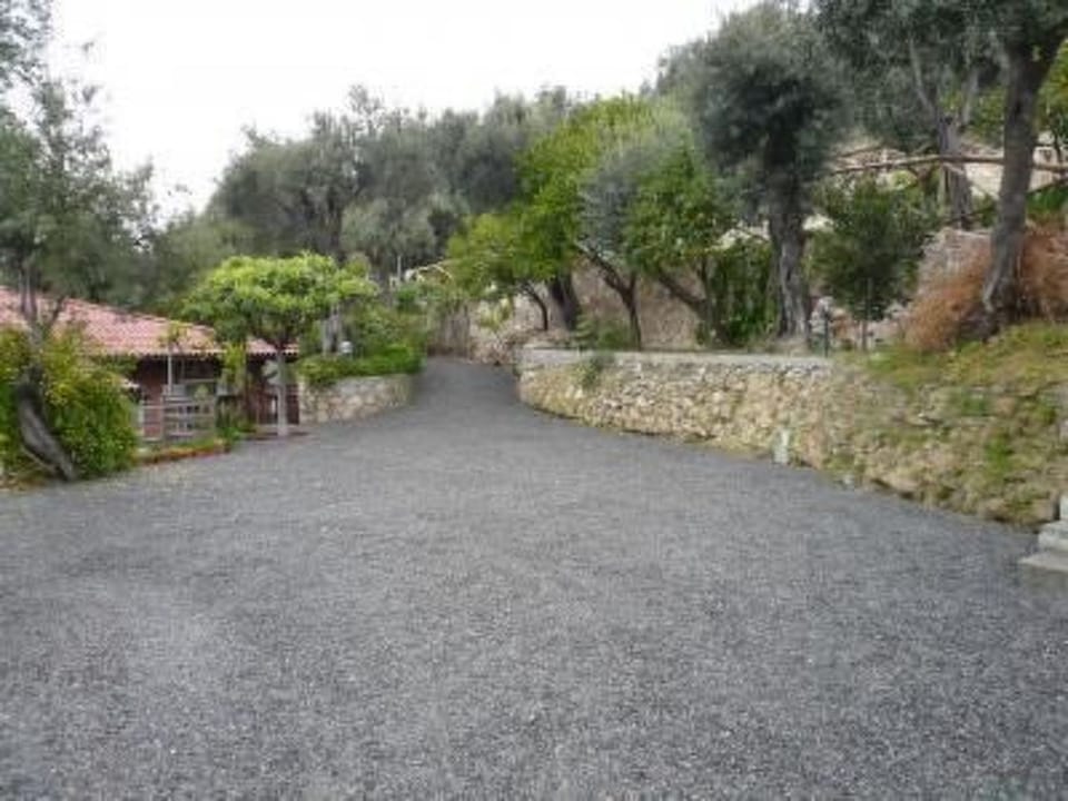 Wohnung mit Terrasse, Gemeinschaftspool und Aussicht Apartment in Finale Ligure