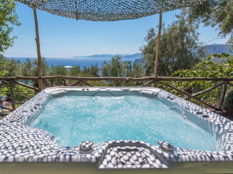Wohnung mit Terrasse, Gemeinschaftspool und Aussicht Apartment in Finale Ligure
