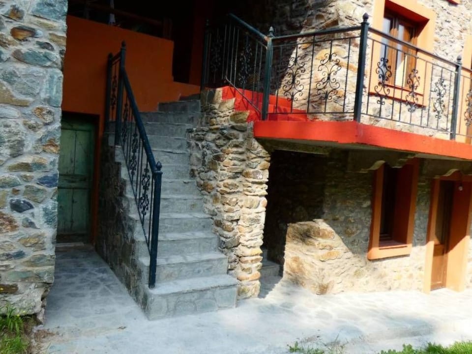 Giusvalla Deluxe Forest 3 Etagen Villa Vacation rental in Liguria