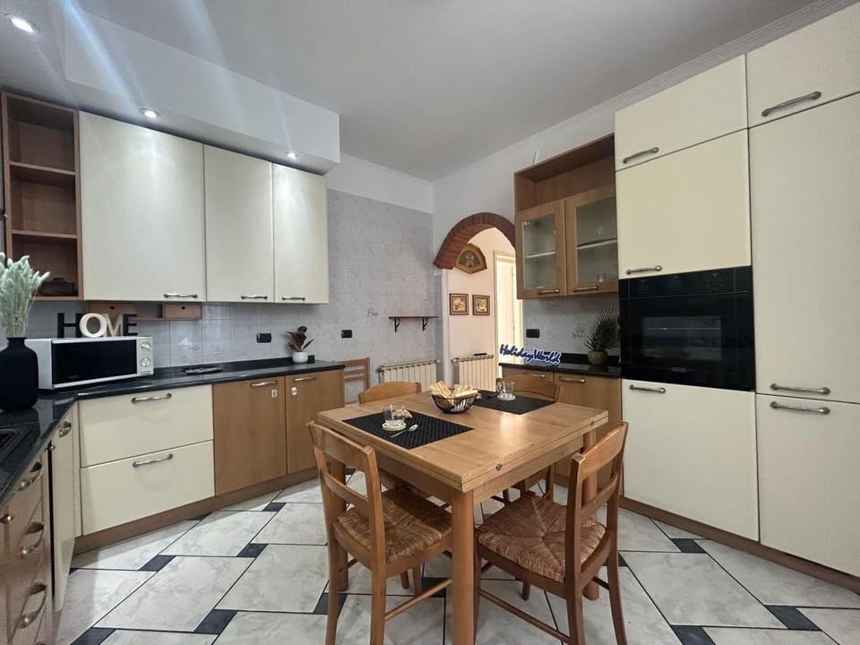 Il Cielo Con Un Dito by Holiday World Apartment in Savona
