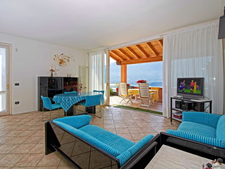 Türkisfarbenes Haus mit fantastischer Aussicht Apartment in Domaso