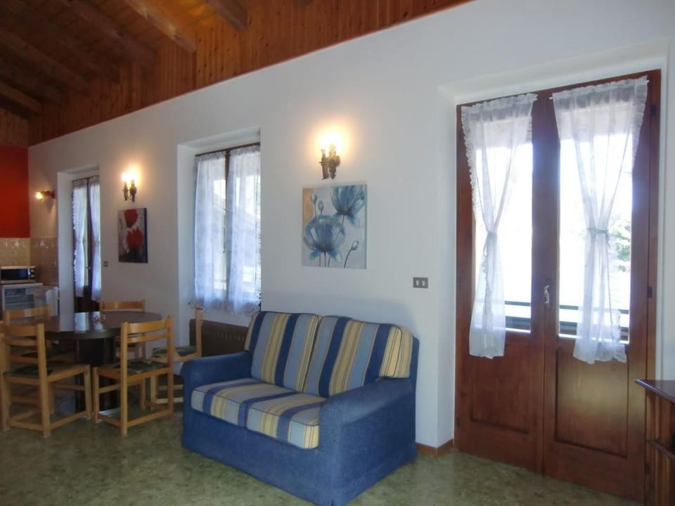 Wohnung im ersten Stock mit schönem Seeblick Apartment in Ledro