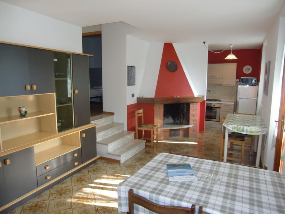 WOHNUNG IM ERDGESCHOSS MIT POSITION IM ÜBERBLICK Apartment in Ledro