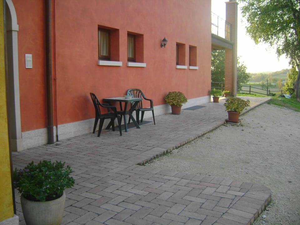 Die Wohnung befindet sich im Erdgeschoss Apartment in Province of Brescia