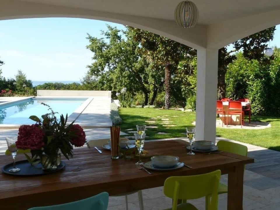 Villa am Gardasee mit großem Pool und Garten Vacation rental in Lake Garda