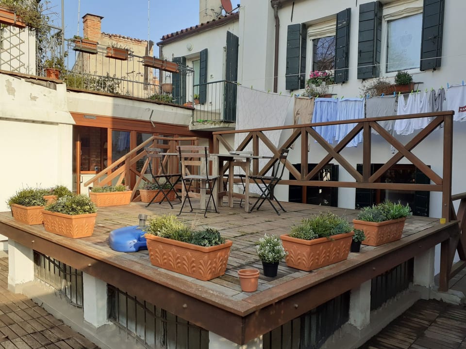 mit privater Terrasse Apartment in Venice