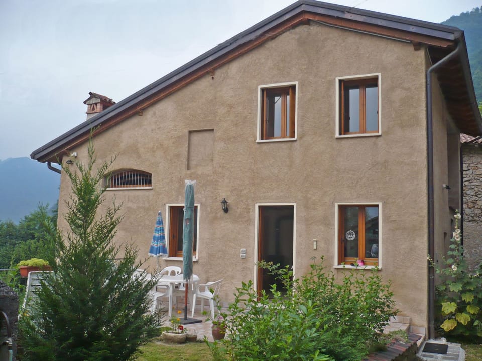 Freistehendes Ferienhaus in Posina mit Kleinem Garten und Panoramablick Vacation rental in Trentino-South Tyrol