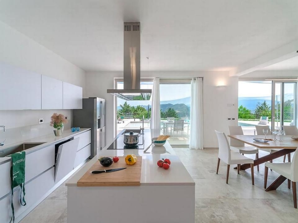 Villa Montefalcone, Außen- und Innenpool Vacation rental in Marche